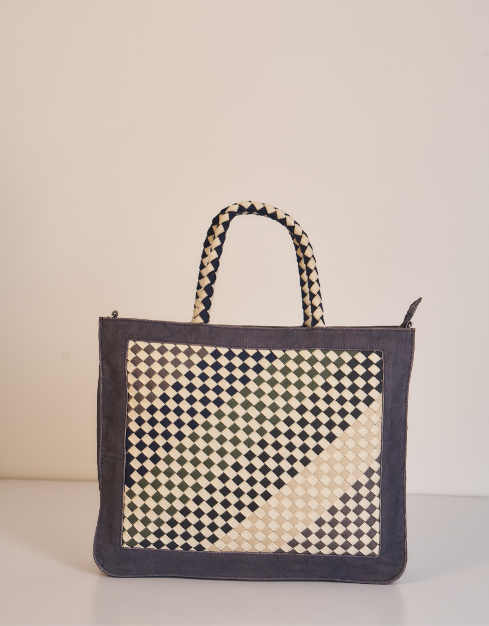 Woven-pattern tote bag